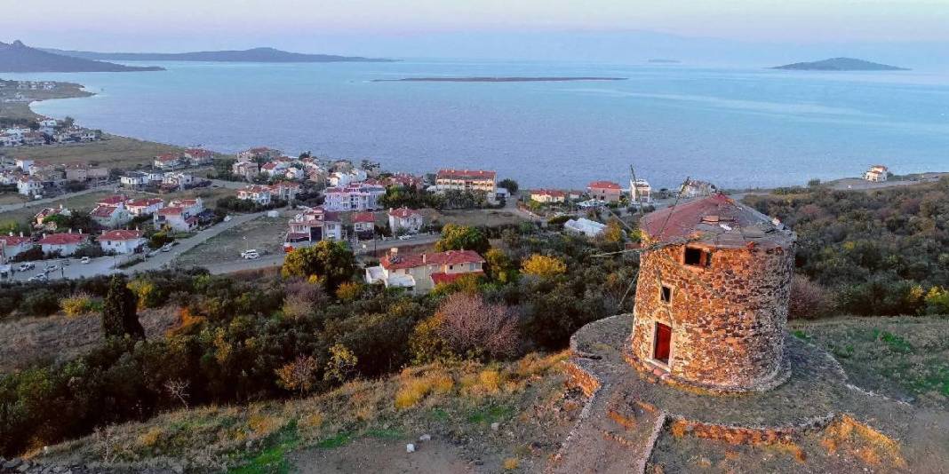 Kendinizi sahile bırakın, damla sakızlı kahvenin tadına varın! Burası bir cennet: Eylül ayında mutlaka görün 4